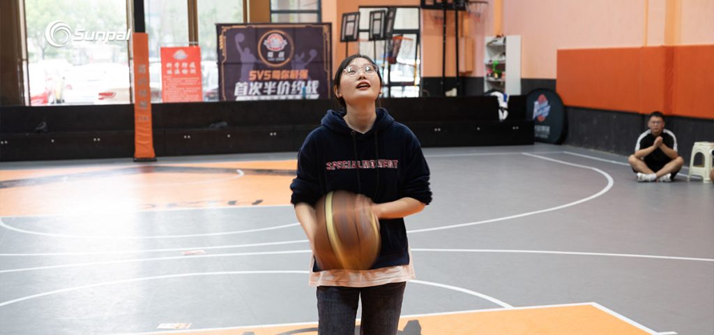 Sunpal organise la deuxième compétition annuelle de basket-ball solaire : Le travail d'équipe sur le terrain