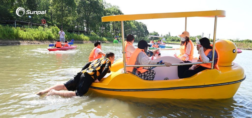 Sunpal Promotes Employee Well-Being with Kayaking and Volleyball Team Building Activities